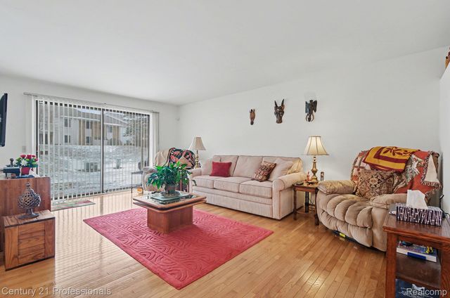 6680 Ridgefield Circle, West Bloomfield Charter Township, MI 48322