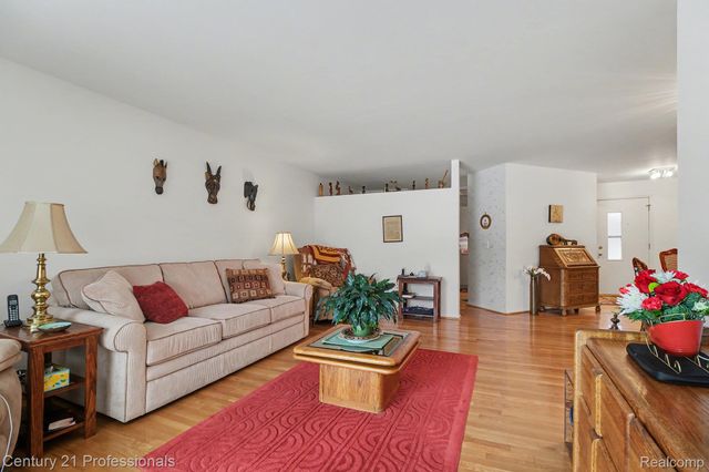 6680 Ridgefield Circle, West Bloomfield Charter Township, MI 48322