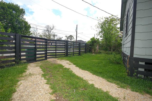 4909 Falls Street, Houston, TX 77026