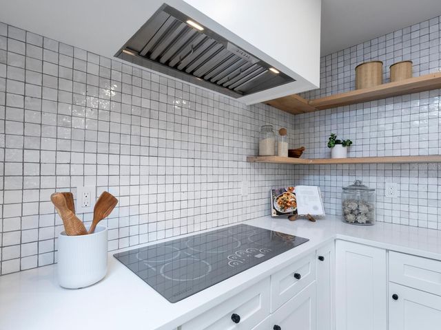 749 TROPICAL CIRCLE, Sarasota, FL 34242