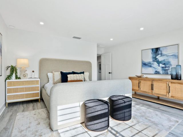 749 TROPICAL CIRCLE, Sarasota, FL 34242