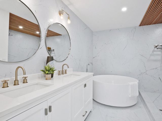 749 TROPICAL CIRCLE, Sarasota, FL 34242