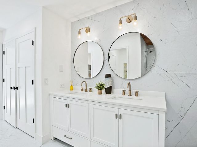 749 TROPICAL CIRCLE, Sarasota, FL 34242