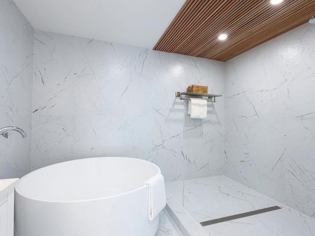 749 TROPICAL CIRCLE, Sarasota, FL 34242