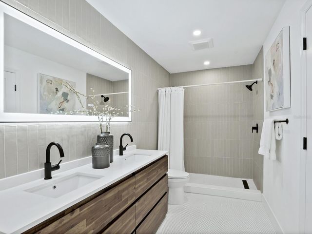 749 TROPICAL CIRCLE, Sarasota, FL 34242