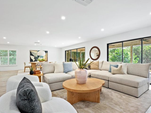 749 TROPICAL CIRCLE, Sarasota, FL 34242