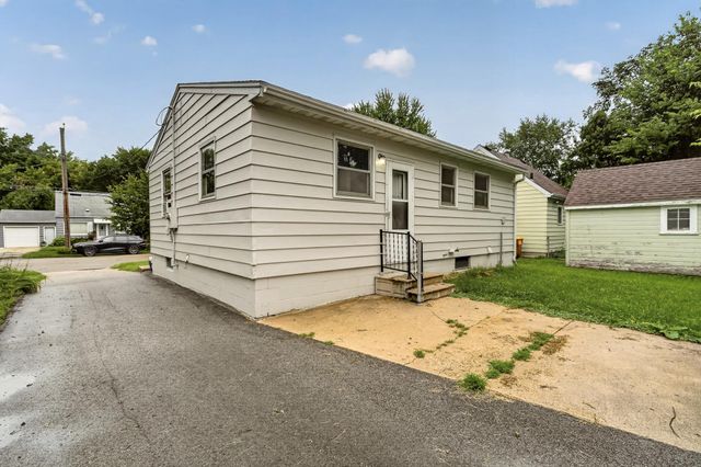 1520 5th Street NE, Rochester, MN 55906