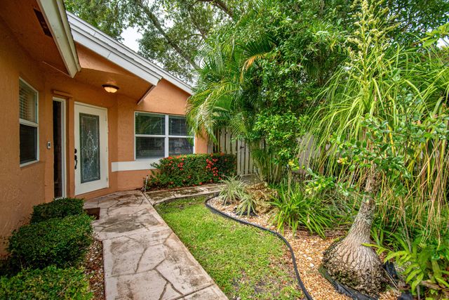 7601 Martinique Boulevard, Boca Raton, FL 33433