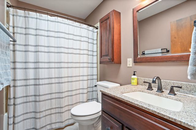 220 Blickview Drive, Schererville, IN 46375