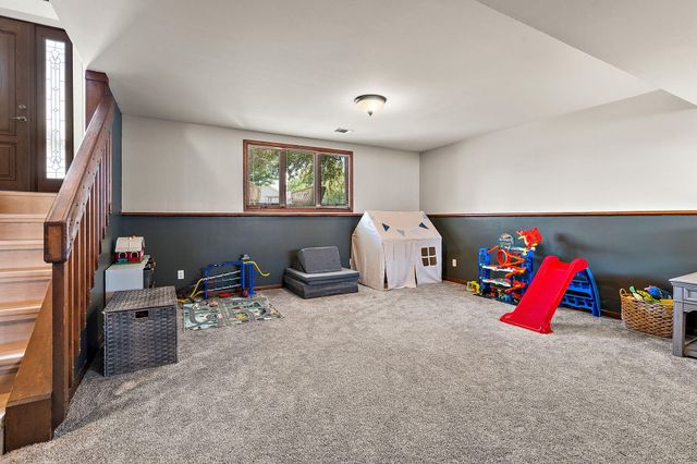 220 Blickview Drive, Schererville, IN 46375