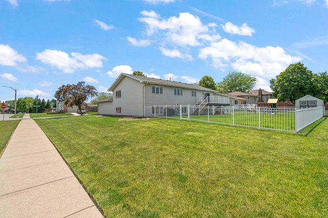 220 Blickview Drive, Schererville, IN 46375