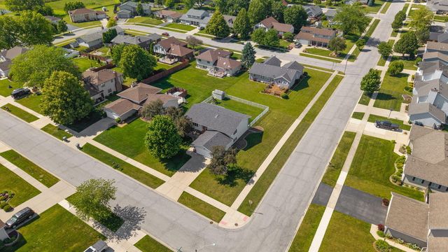 220 Blickview Drive, Schererville, IN 46375