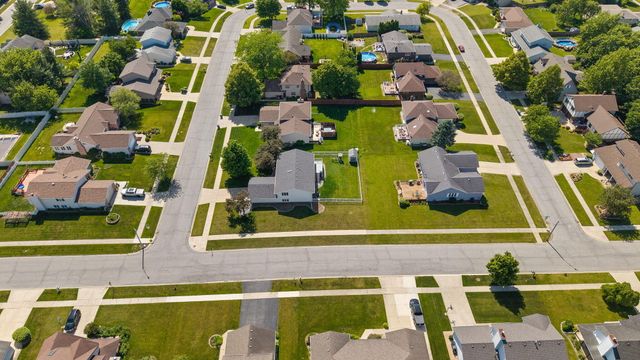 220 Blickview Drive, Schererville, IN 46375