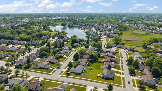 220 Blickview Drive, Schererville, IN 46375
