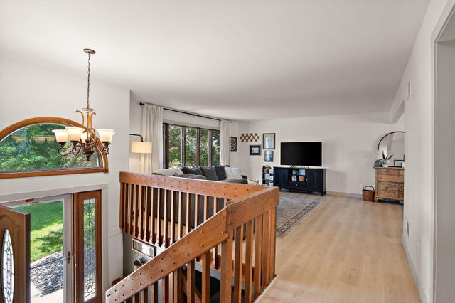 220 Blickview Drive, Schererville, IN 46375
