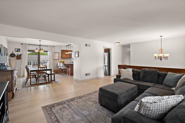220 Blickview Drive, Schererville, IN 46375