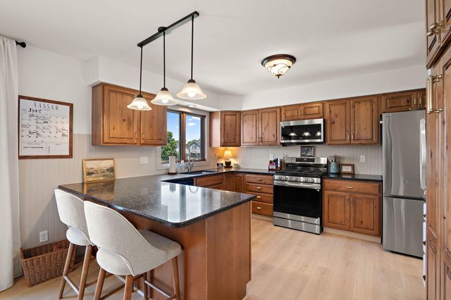 220 Blickview Drive, Schererville, IN 46375