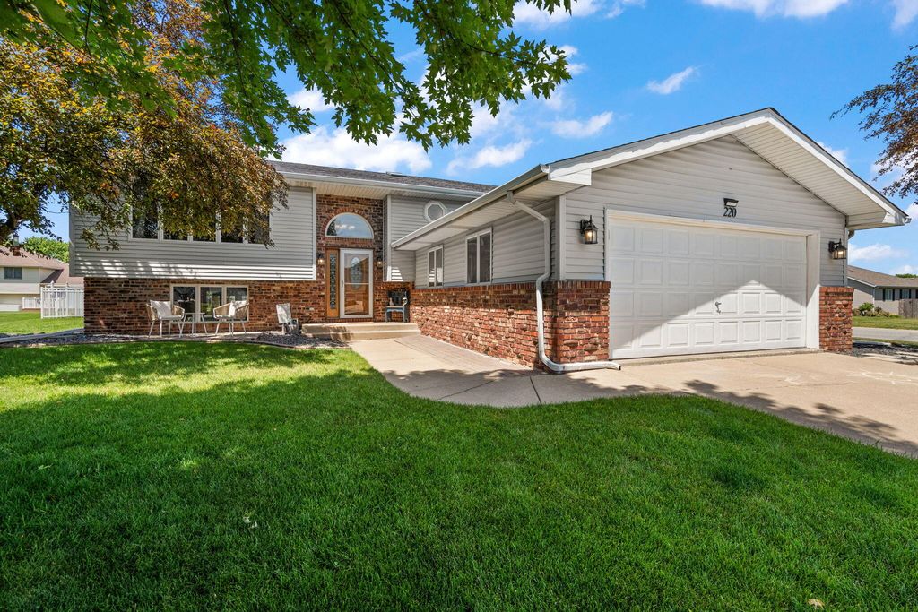 220 Blickview Drive, Schererville, IN 46375