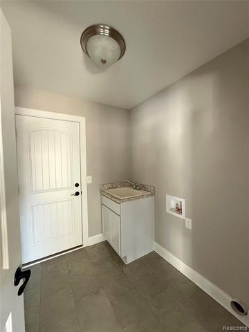 1085 Camellia Circle 32, Howell, MI 48843