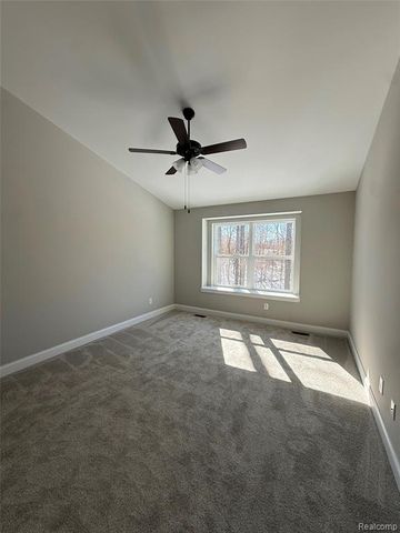 1085 Camellia Circle 32, Howell, MI 48843