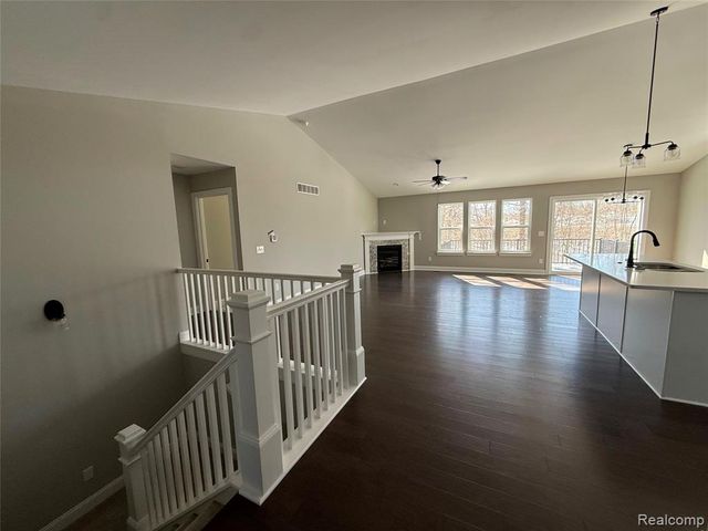 1085 Camellia Circle 32, Howell, MI 48843