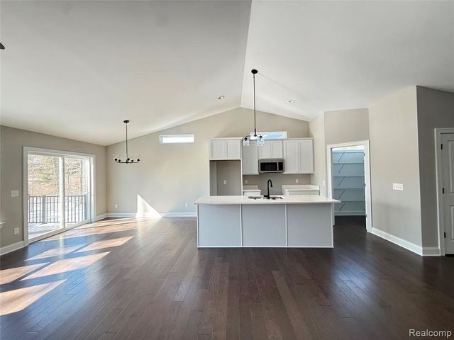 1085 Camellia Circle 32, Howell, MI 48843