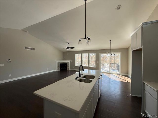 1085 Camellia Circle 32, Howell, MI 48843