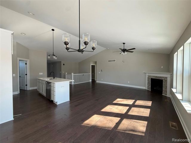 1085 Camellia Circle 32, Howell, MI 48843