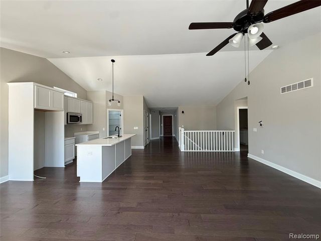 1085 Camellia Circle 32, Howell, MI 48843