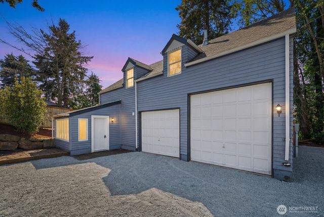 905 S 270th Street, Des Moines, WA 98198