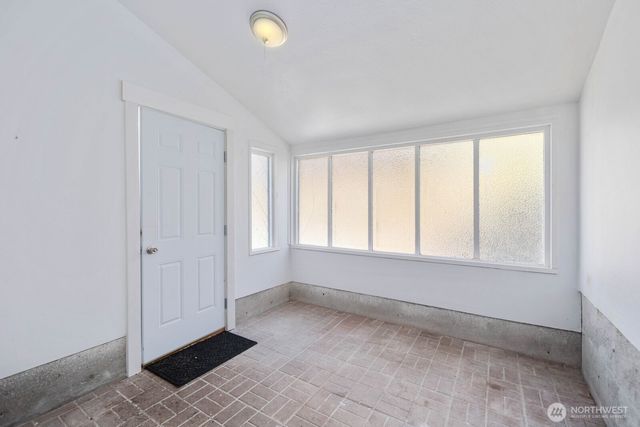 905 S 270th Street, Des Moines, WA 98198