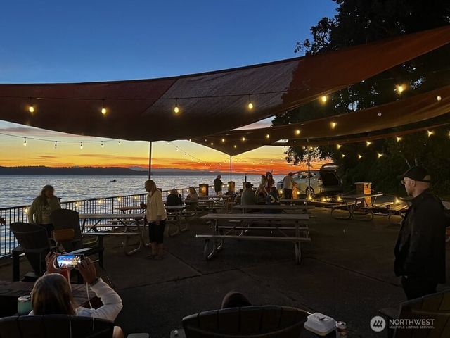 905 S 270th Street, Des Moines, WA 98198