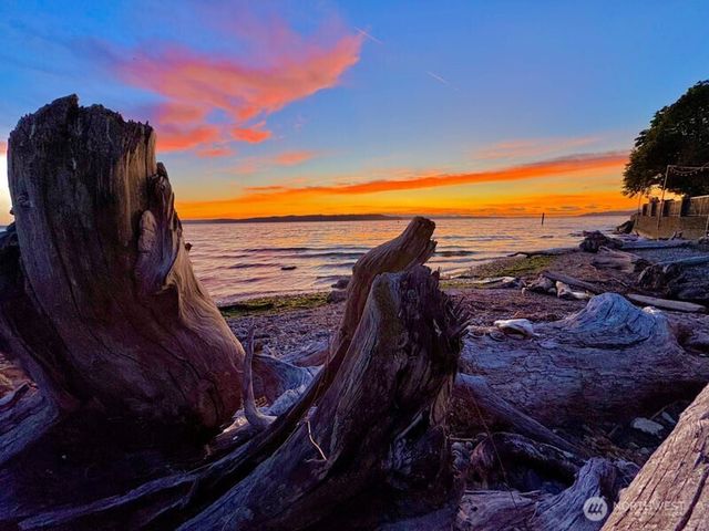 905 S 270th Street, Des Moines, WA 98198