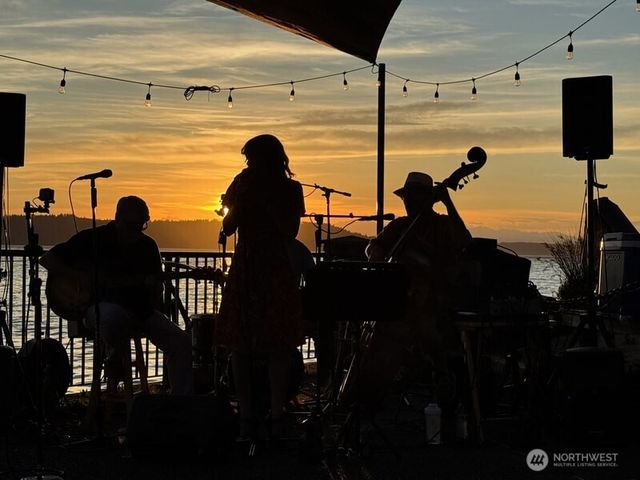 905 S 270th Street, Des Moines, WA 98198