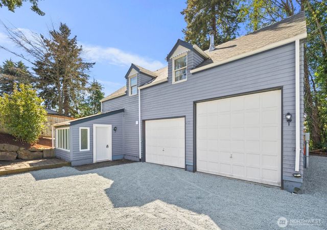 905 S 270th Street, Des Moines, WA 98198