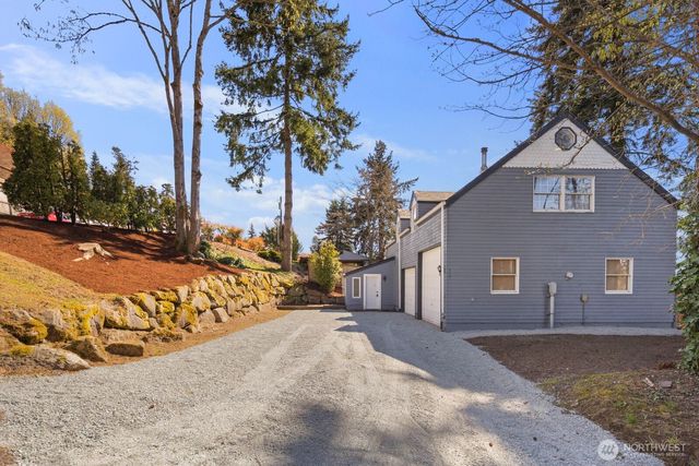 905 S 270th Street, Des Moines, WA 98198