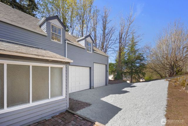 905 S 270th Street, Des Moines, WA 98198