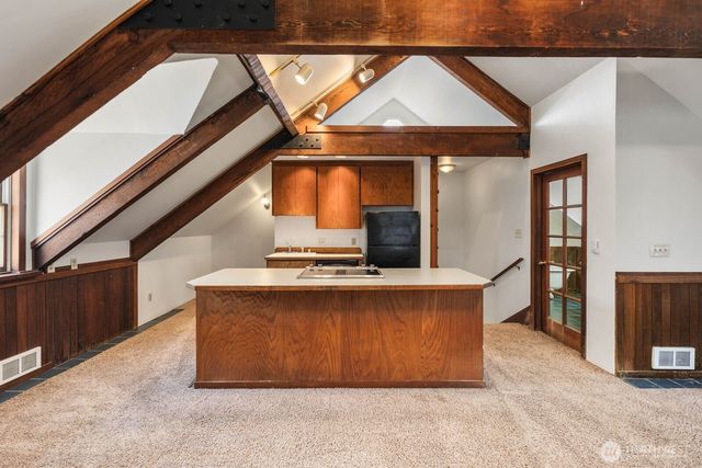 905 S 270th Street, Des Moines, WA 98198