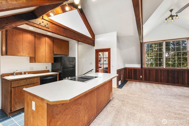 905 S 270th Street, Des Moines, WA 98198