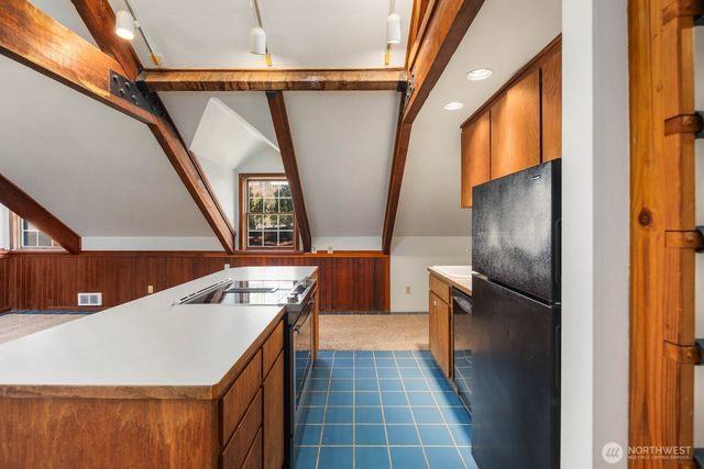 905 S 270th Street, Des Moines, WA 98198