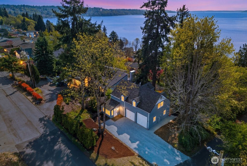 905 S 270th Street, Des Moines, WA 98198