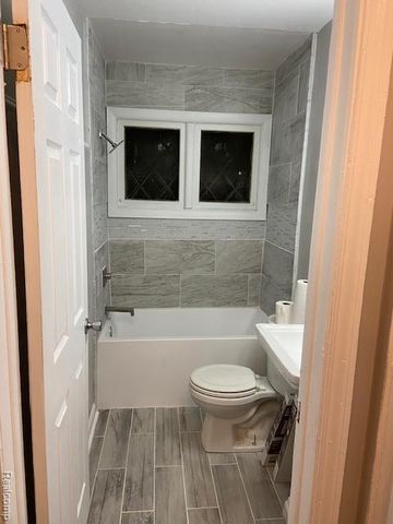 15826 Southfield Road, Detroit, MI 48223