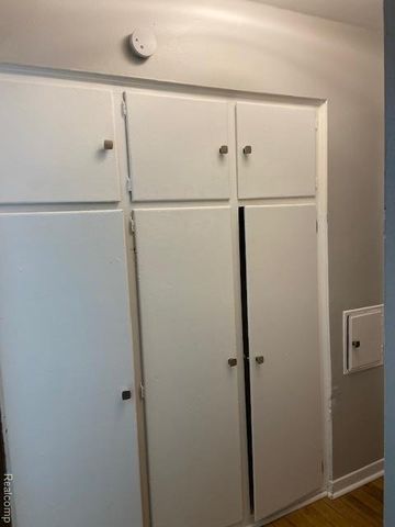 15826 Southfield Road, Detroit, MI 48223