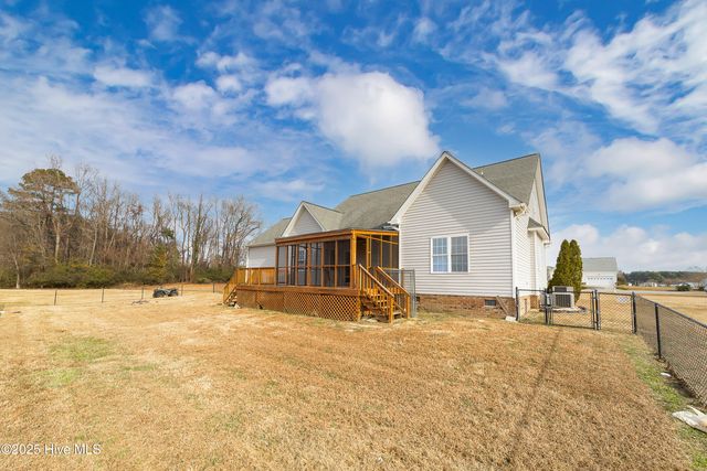 804 Treyburn Circle, Greenville, NC 27858