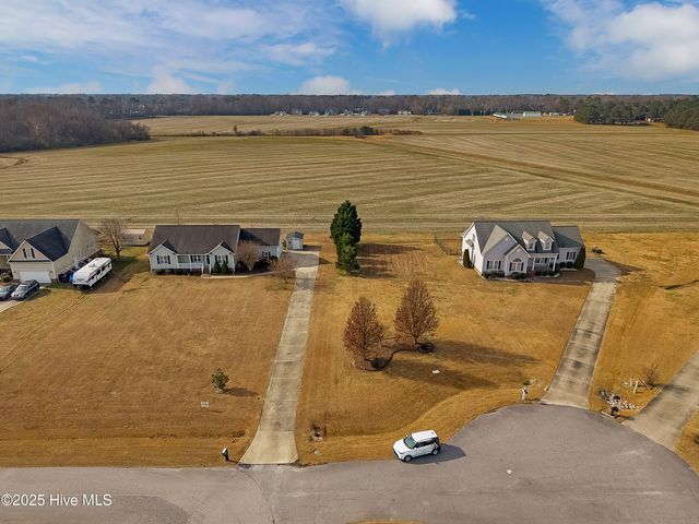 804 Treyburn Circle, Greenville, NC 27858