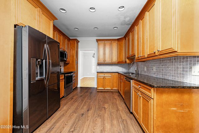 804 Treyburn Circle, Greenville, NC 27858