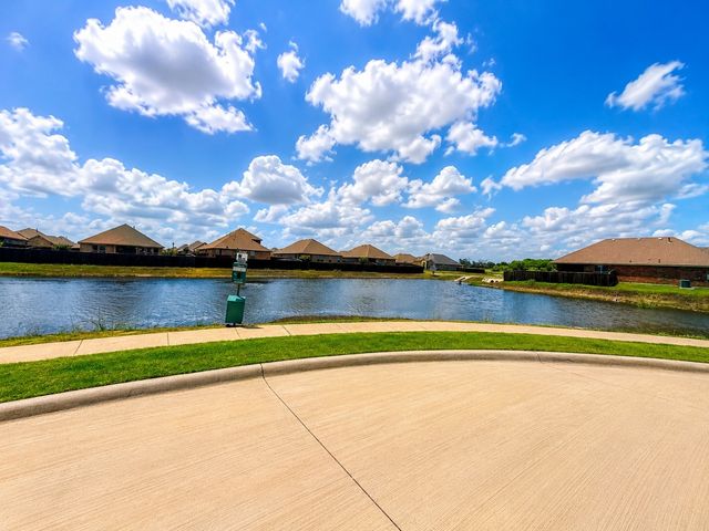 5242 Crystal Lake Avenue, Krum, TX 76249