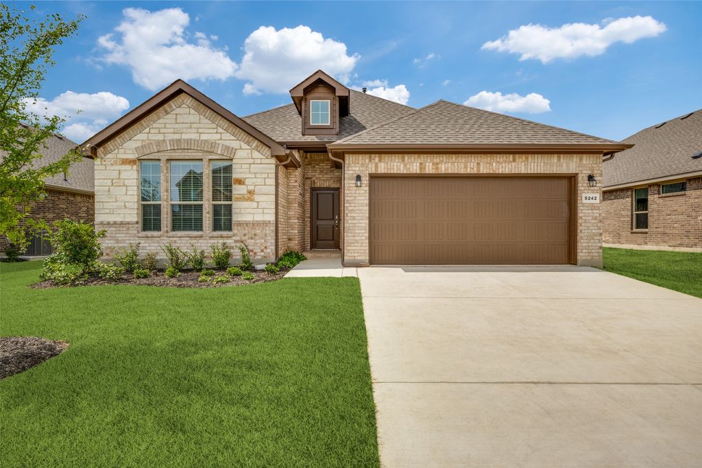 5242 Crystal Lake Avenue, Krum, TX 76249