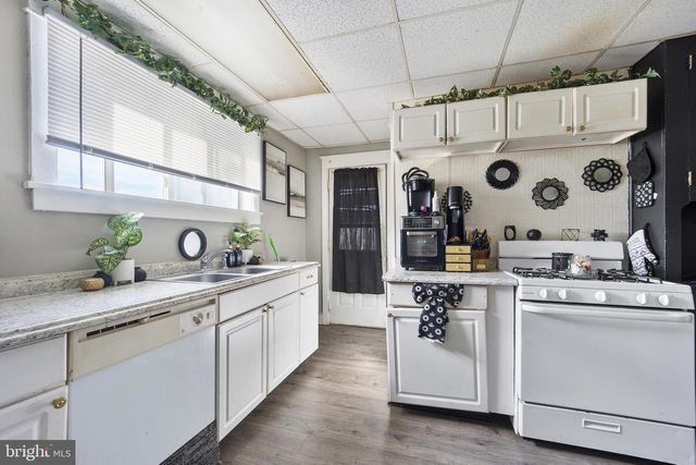 32 GAY ST, Phoenixville, PA 19460