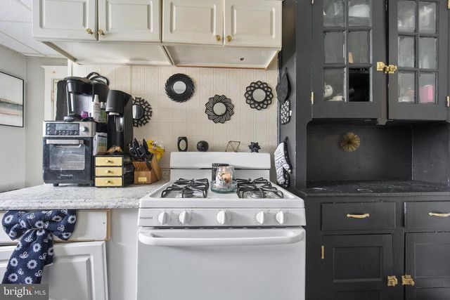 32 GAY ST, Phoenixville, PA 19460